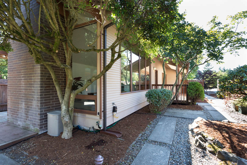 Property Photo:  13716 19th Ave NE  WA 98125 