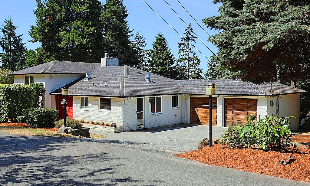 Property Photo:  19018 2nd Place SW  WA 98166 