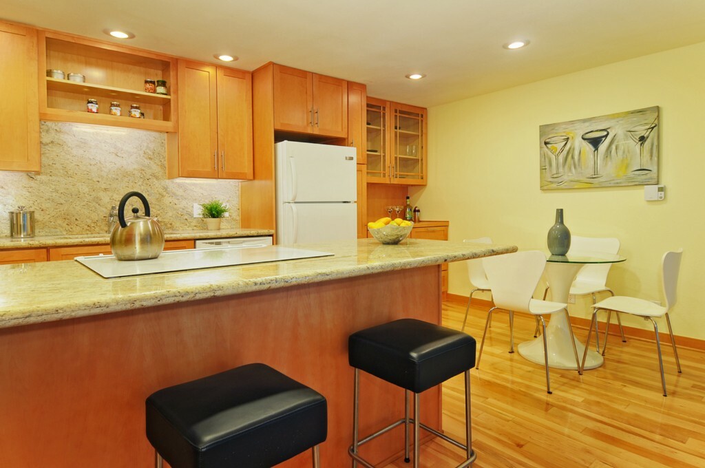 Property Photo: 308 Summit Ave E 206 WA 98102