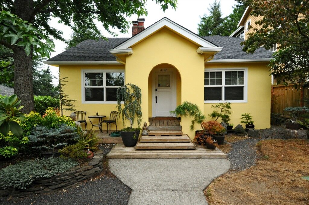 Property Photo:  4128 SW Kenyon St  WA 98136 