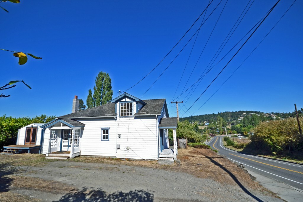 Property Photo:  300 Discovery Rd  WA 98368 