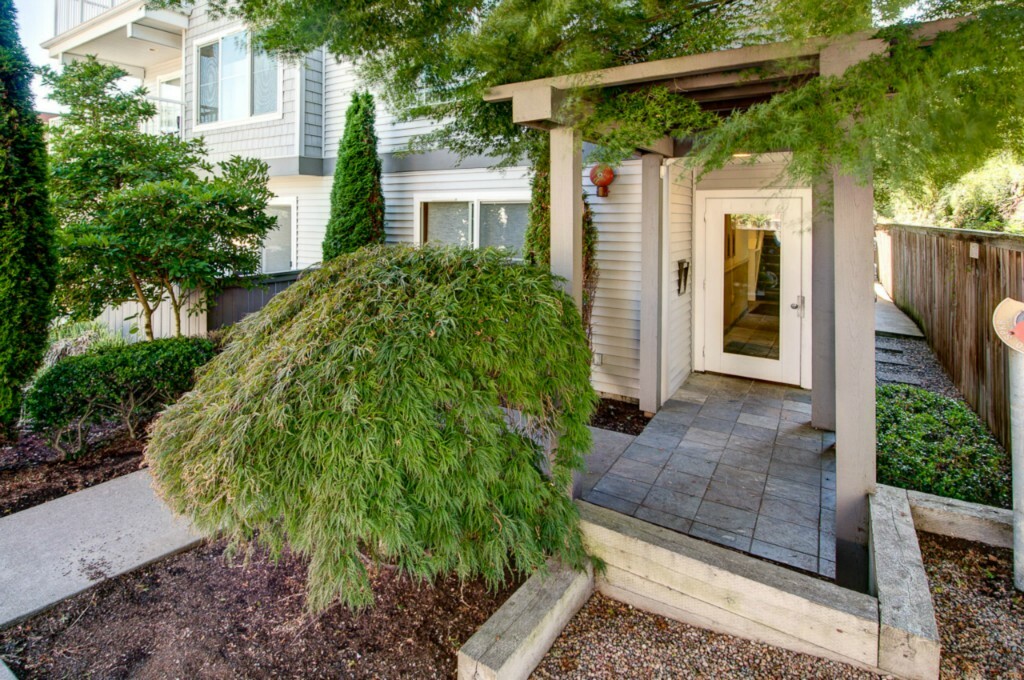 Property Photo: 2111 Waverly Place N 101 WA 98109