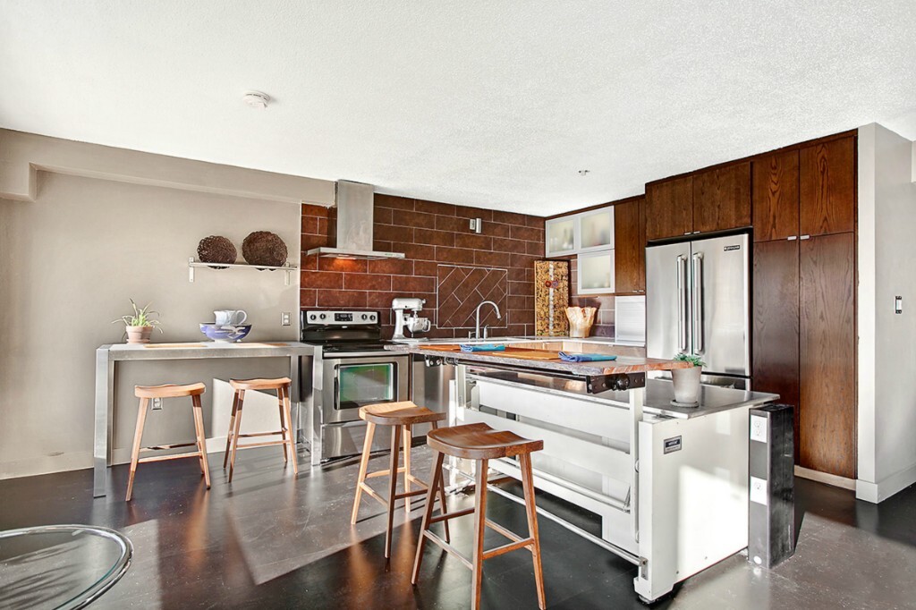 Property Photo: 1740 Melrose Ave 606 WA 98122