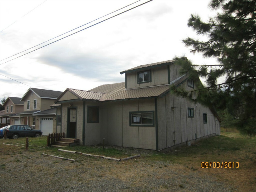 Property Photo:  719 6th St  WA 98922 