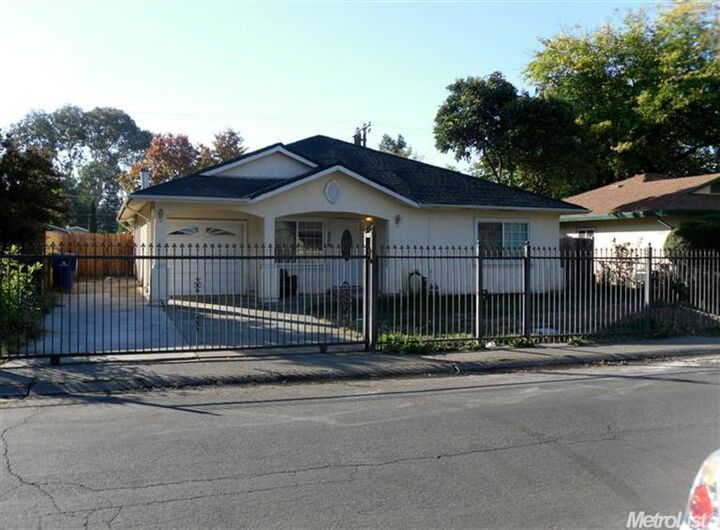 236 Redondo Ave  Sacramento CA 95815 photo