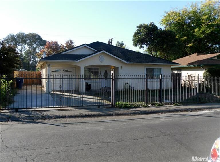 Property Photo: 236 Redondo Ave CA 95815