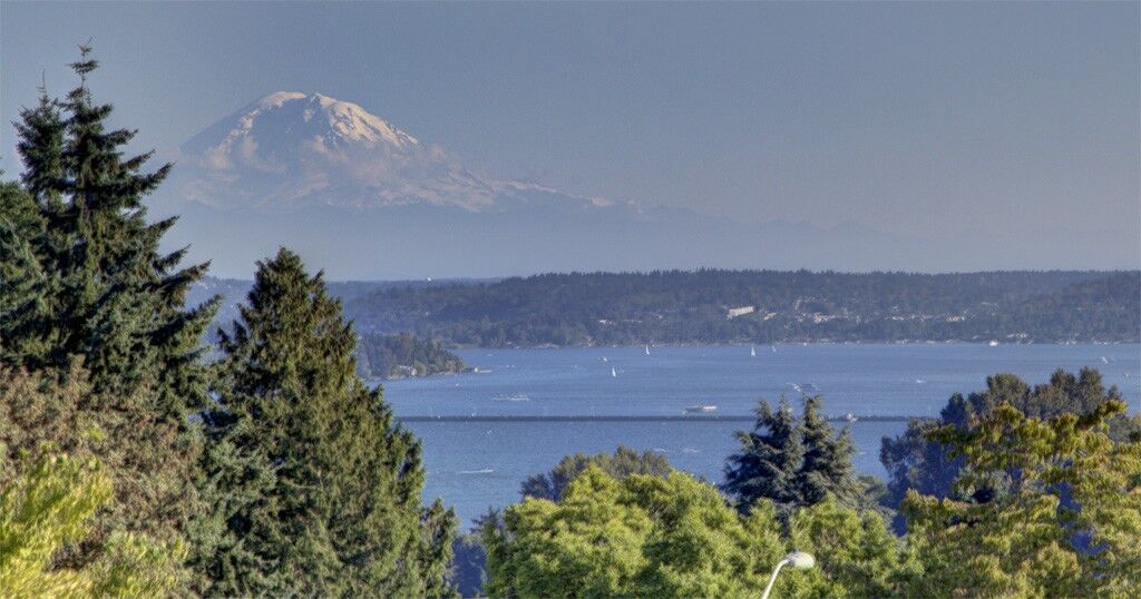 Property Photo: 4911 NE 65th St WA 98115