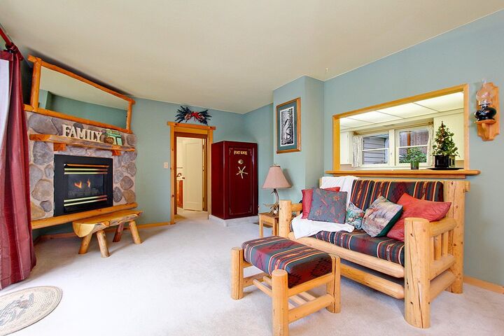 Property Photo: 19615 55th Avenue NE WA 98155