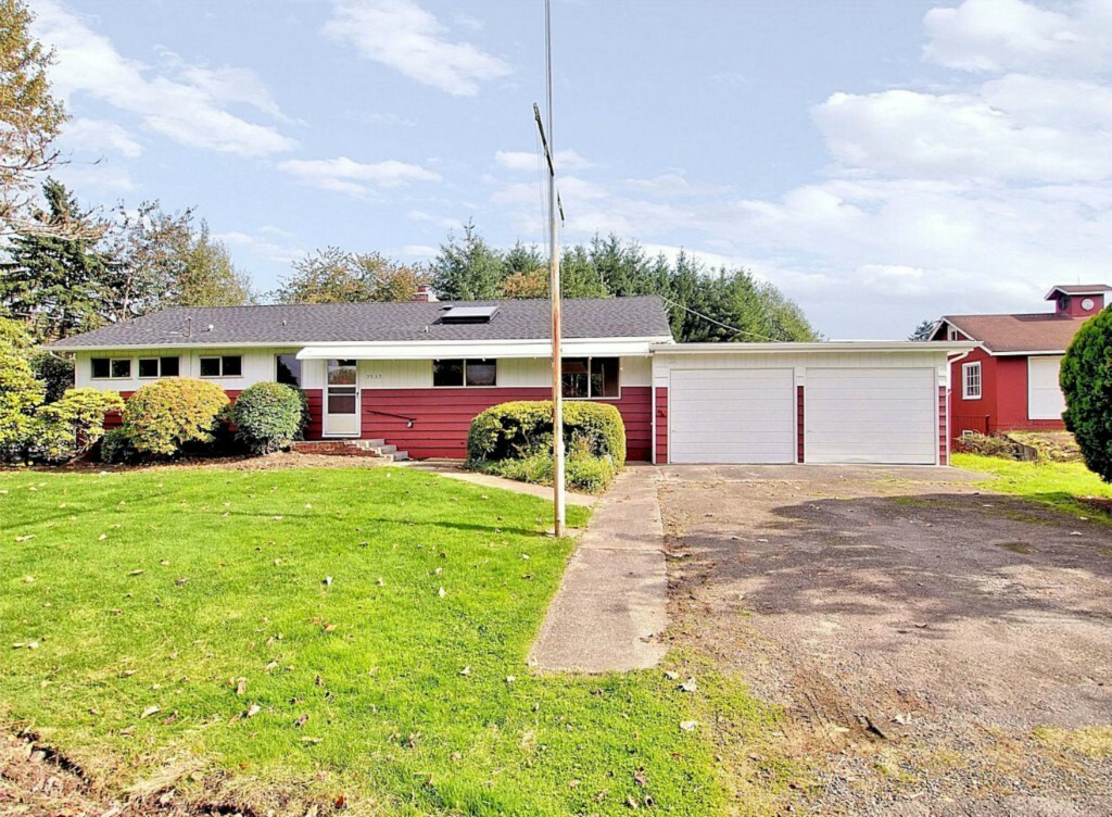 Property Photo:  3923 84th Av Ct E  WA 98371 