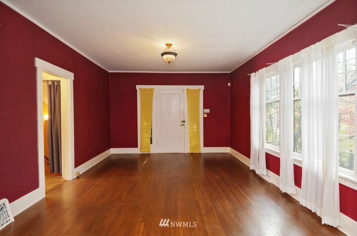 Property Photo:  5612 Greenwood Avenue N  WA 98103 