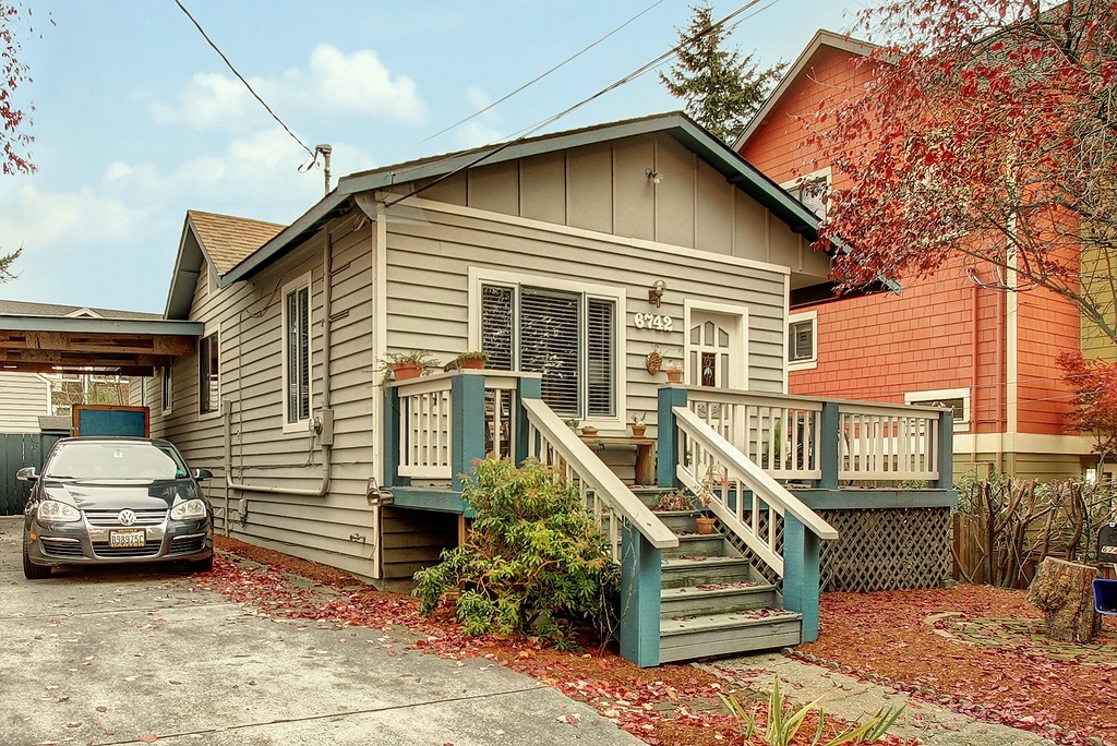 Property Photo:  6742 Alonzo Ave NW  WA 98117 