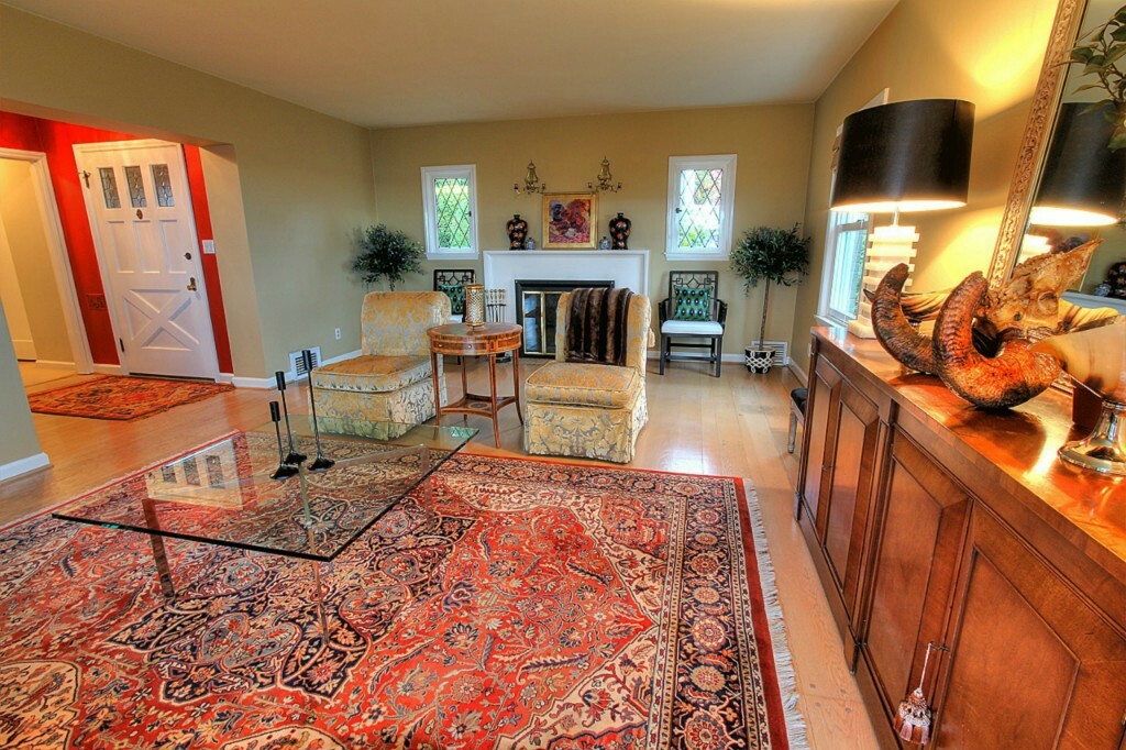 Property Photo:  2627 Magnolia Lane W  WA 98199 