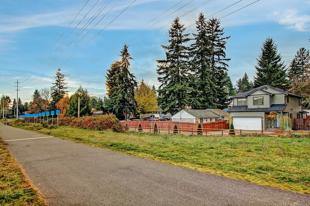 Property Photo:  740 N 127th St  WA 98133 