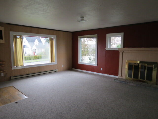 Property Photo:  806 S 11th St  WA 98274 