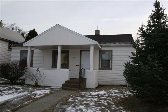 Property Photo: 212 E Sanson Ave WA 99208