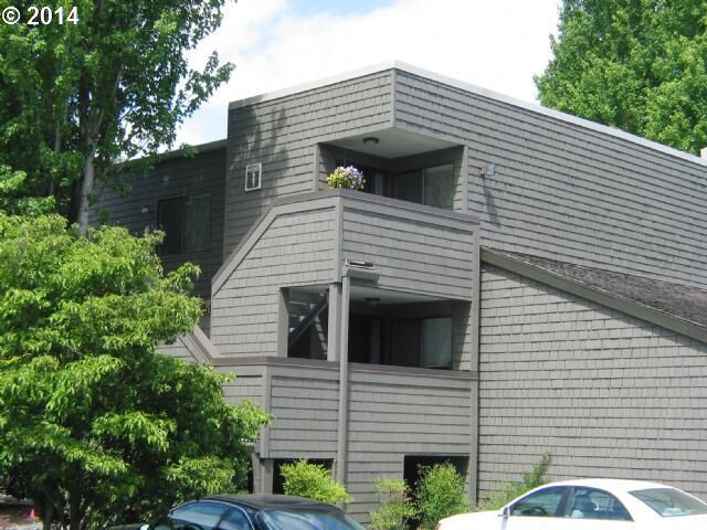 5602 SW Riverside Ln 9  Portland OR 97239 photo