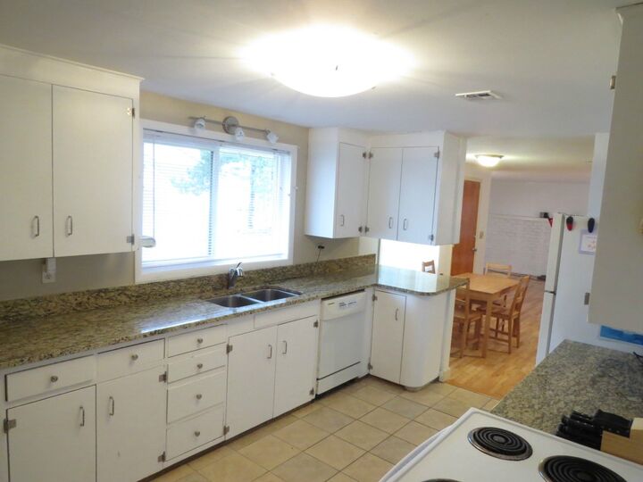 Property Photo: 802 24th St NE WA 98002