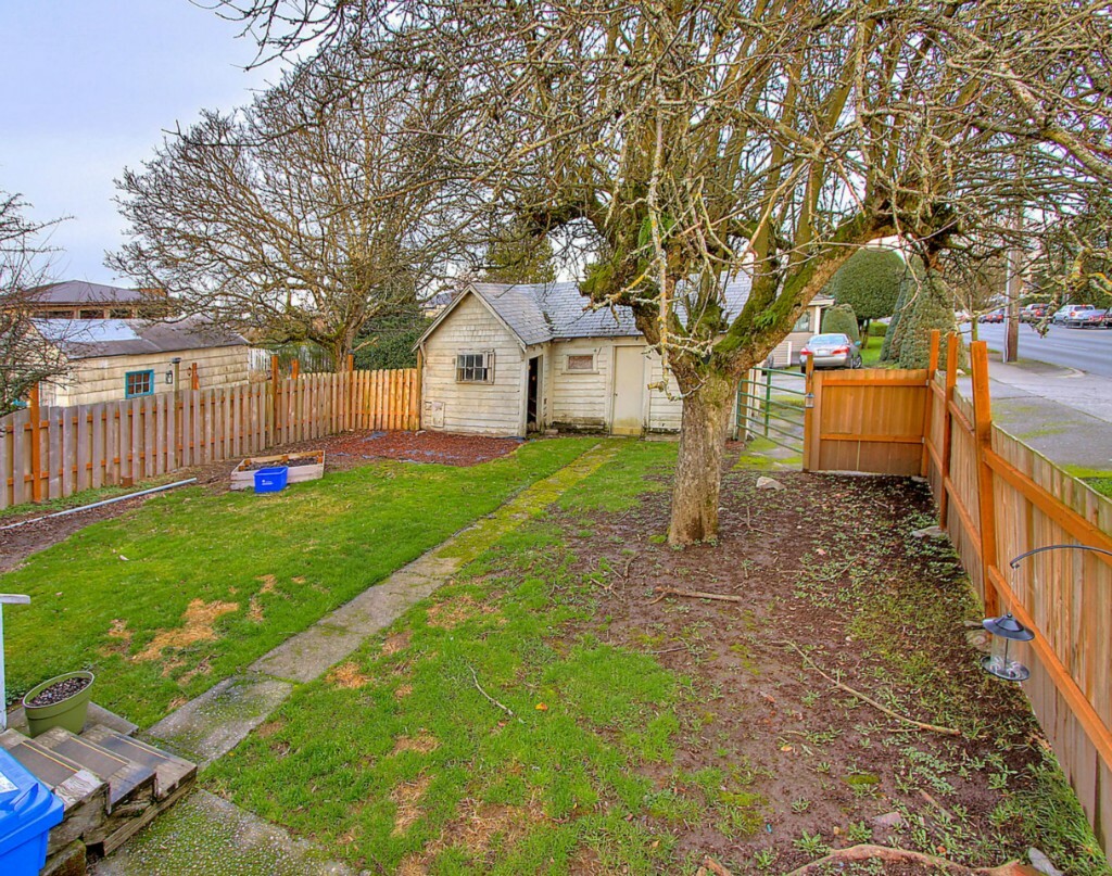 Property Photo:  1827 S Washington St  WA 98405 