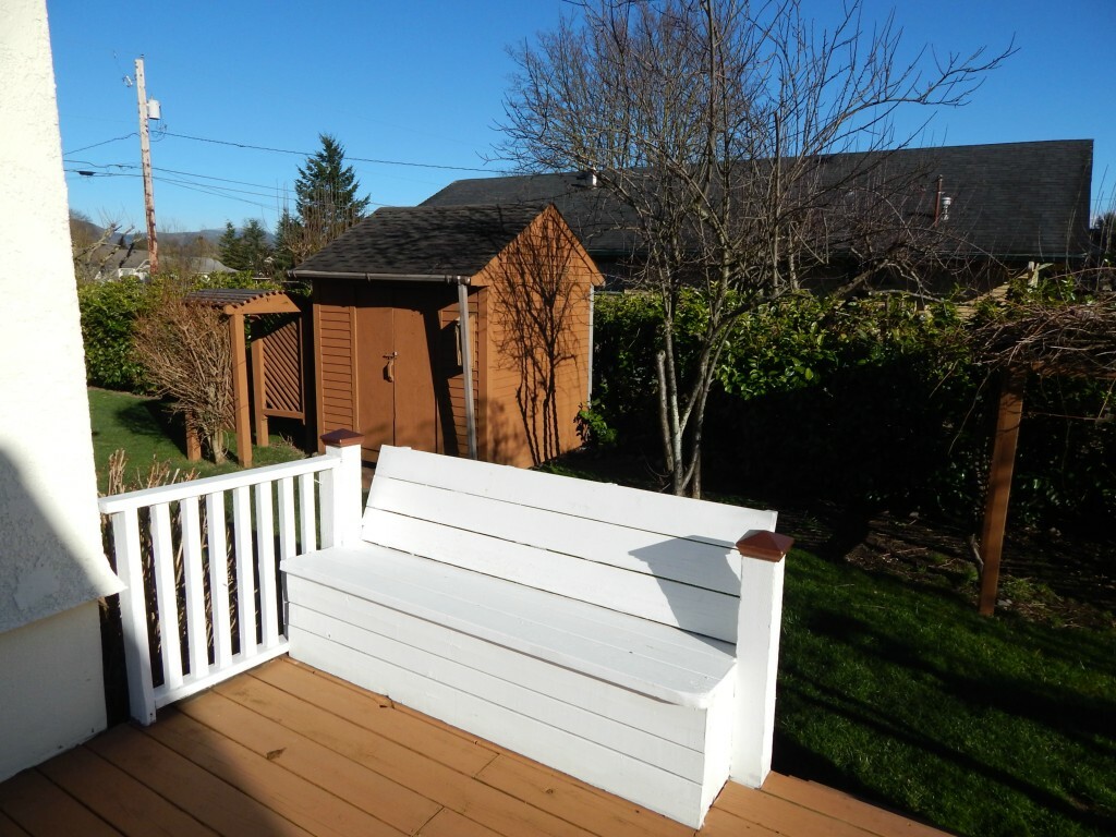 Property Photo:  321 W 3rd St  WA 98295 