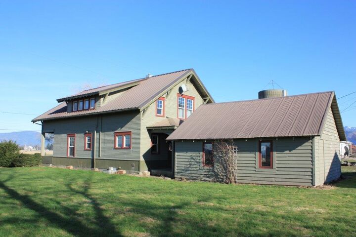 Property Photo: 4833 Rock Rd WA 98295