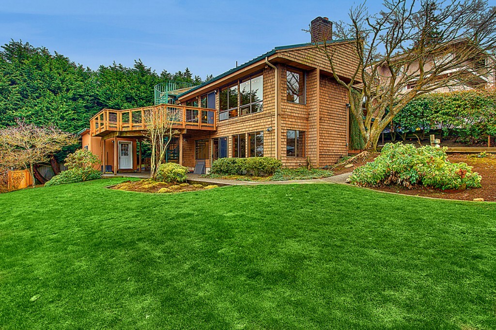 Property Photo: 702 Campbell Ave WA 98275