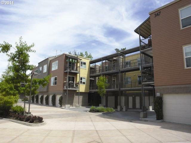 Property Photo: 347 Rustic Pl 29 OR 97401
