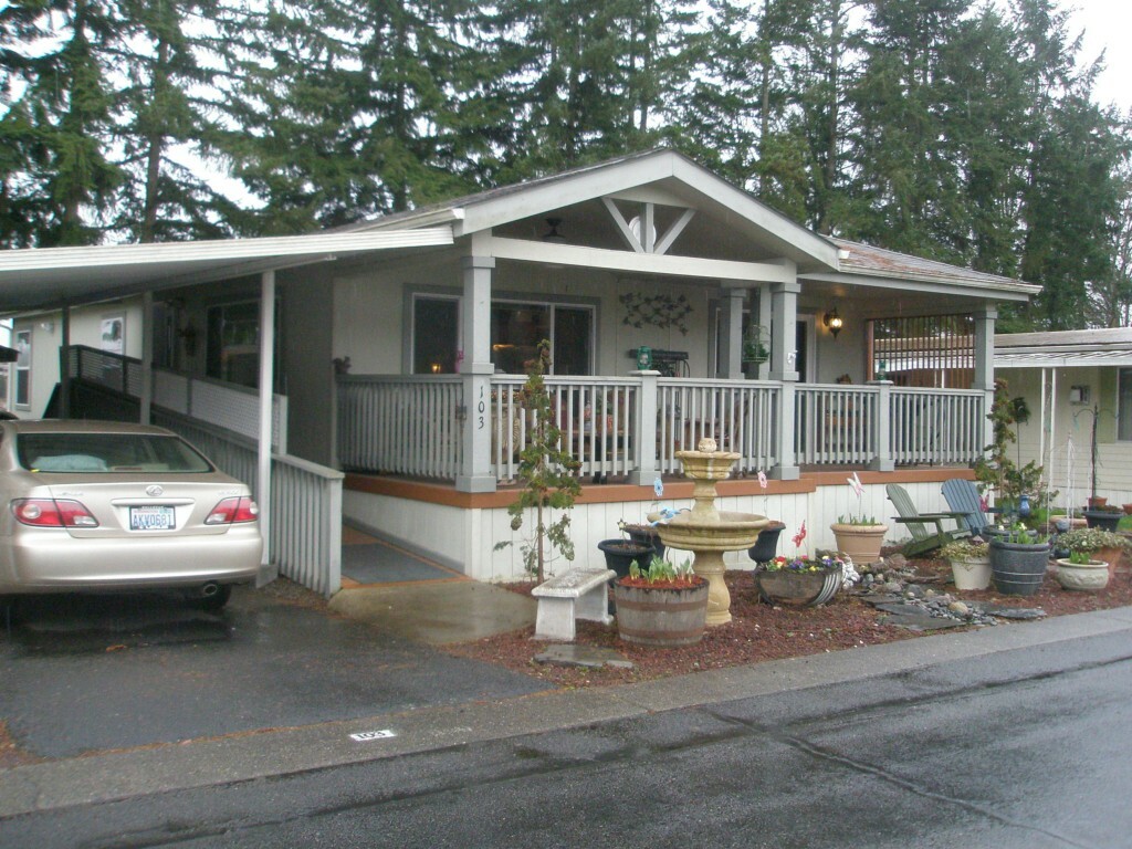 Property Photo:  18425 NE 95th Street 103  WA 98052 