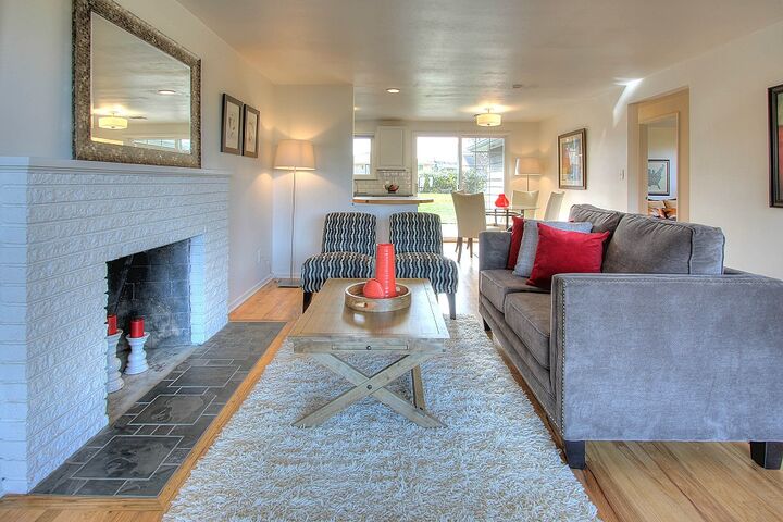 Property Photo:  551 17th Avenue W  WA 98033 