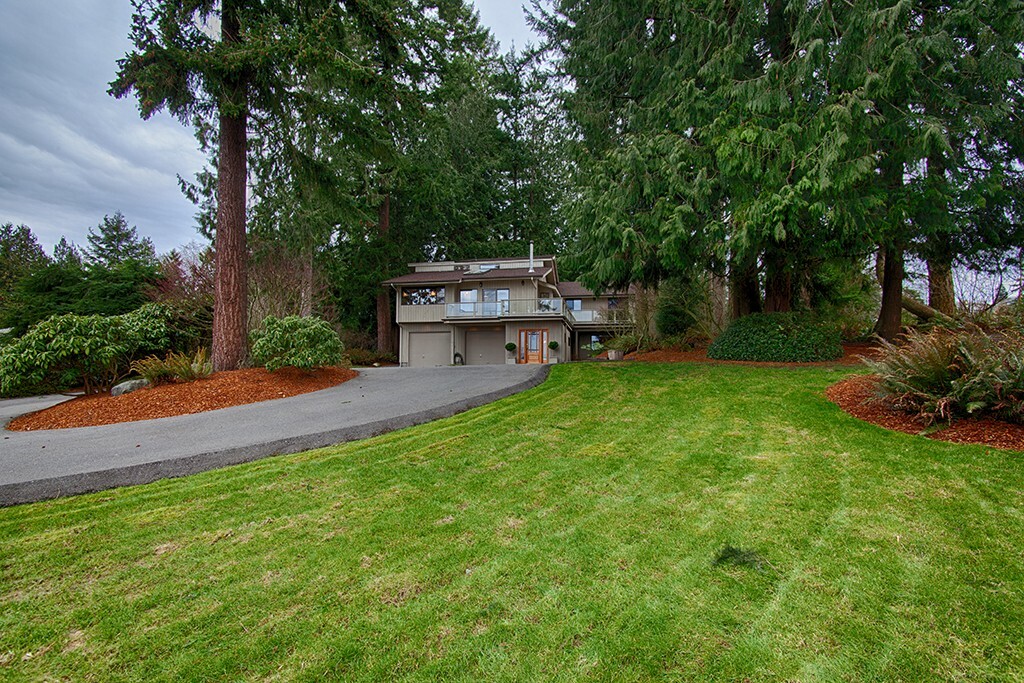 Property Photo:  4911 Ocean Avenue  WA 98203 