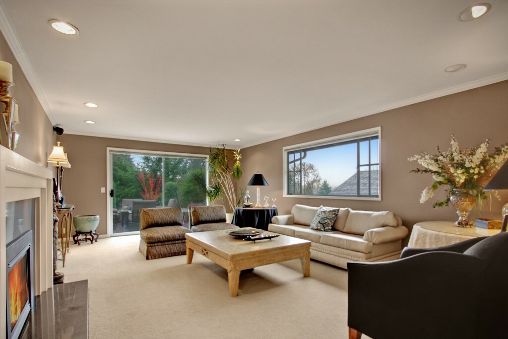 Property Photo: 1622 125th Avenue SE WA 98005