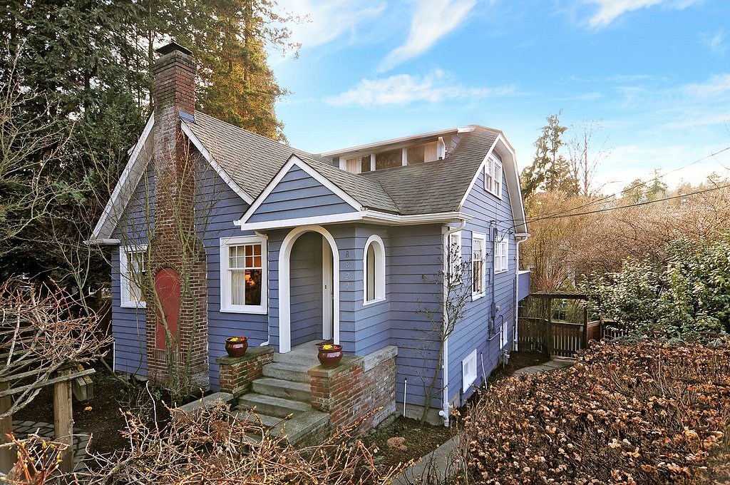 Property Photo:  8827 Ravenna Avenue NE  WA 98115 