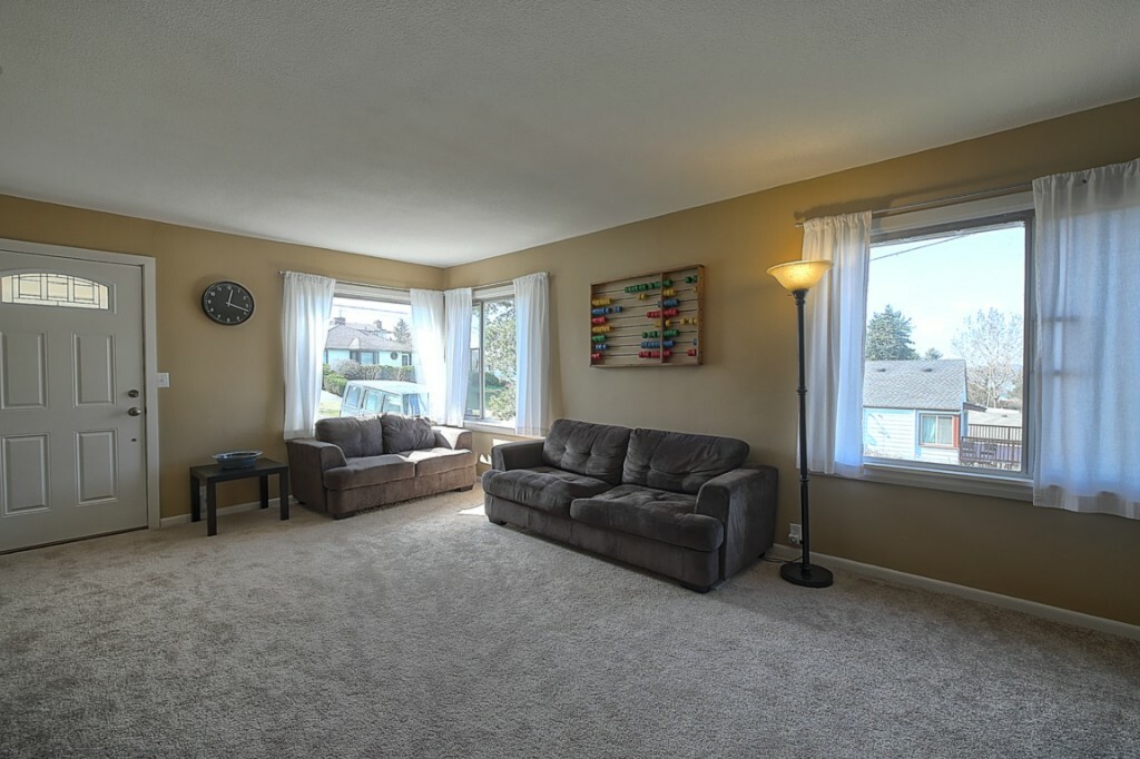 Property Photo: 1014 N 30th Street WA 98056