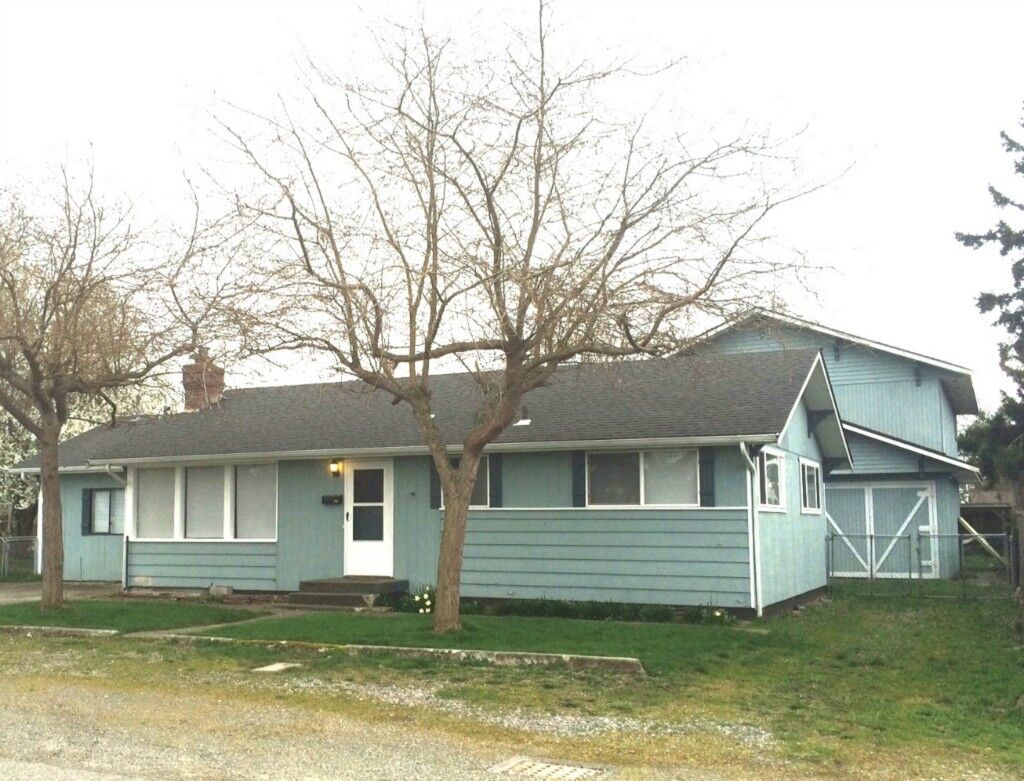 Property Photo:  661 SE 5th  WA 98277 