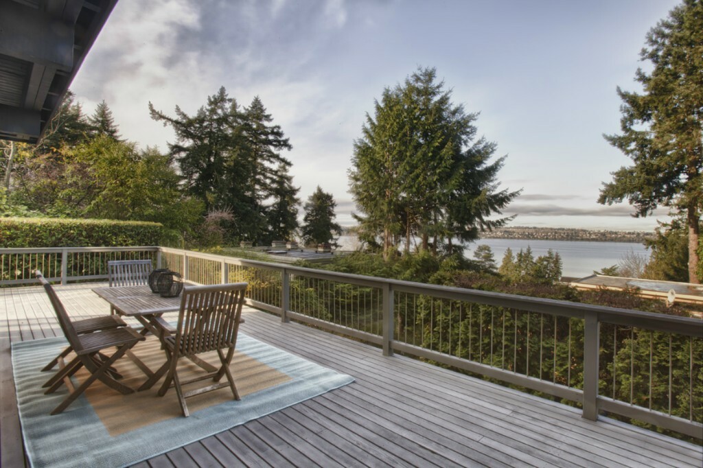 Property Photo:  6815 SE 33rd St  WA 98040 