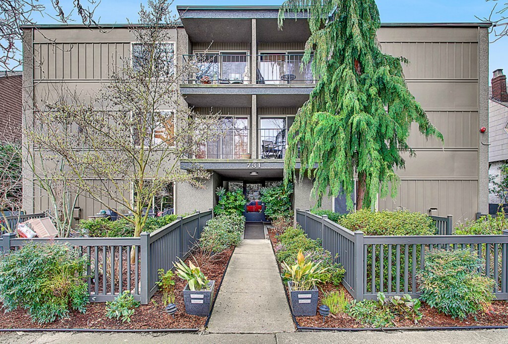 Property Photo: 731 Broadway E 1 WA 98102