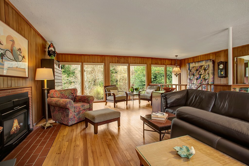 Property Photo:  17622 12th Ave SW  WA 98166 