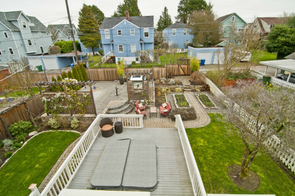 Property Photo:  1522 45th Ave SW  WA 98116 