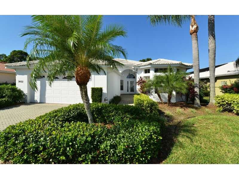 Property Photo: 7422 Fairlinks Court FL 34243
