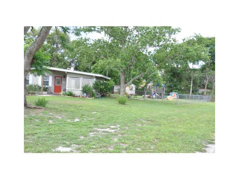 Property Photo:  500 E 3rd Street  FL 32766 