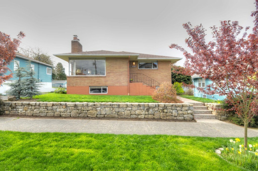 Property Photo:  4319 SW Brandon St  WA 98136 