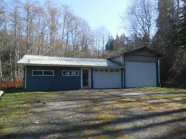 Property Photo: 942 Valerie Dr WA 98282