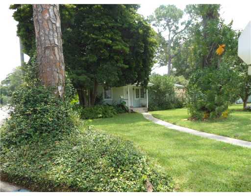 Property Photo: 1501 29th Street W FL 34205