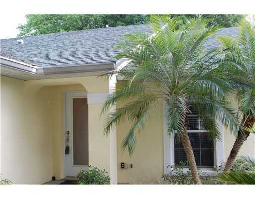 Property Photo:  8922 Courtyard Lane  FL 34736 