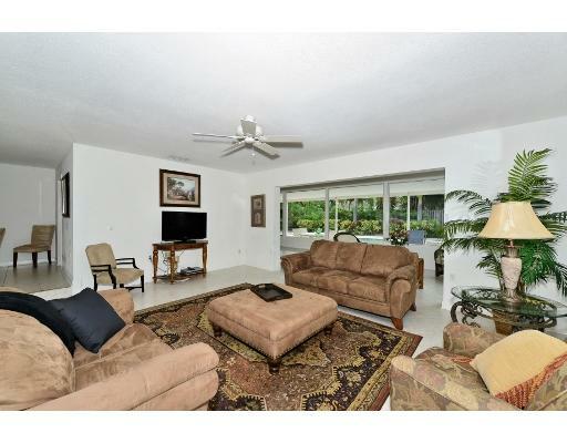 Property Photo:  525 Blue Jay Place  FL 34236 