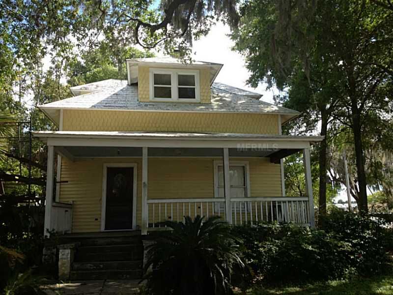 Property Photo: 104 E Lemon Avenue FL 32726