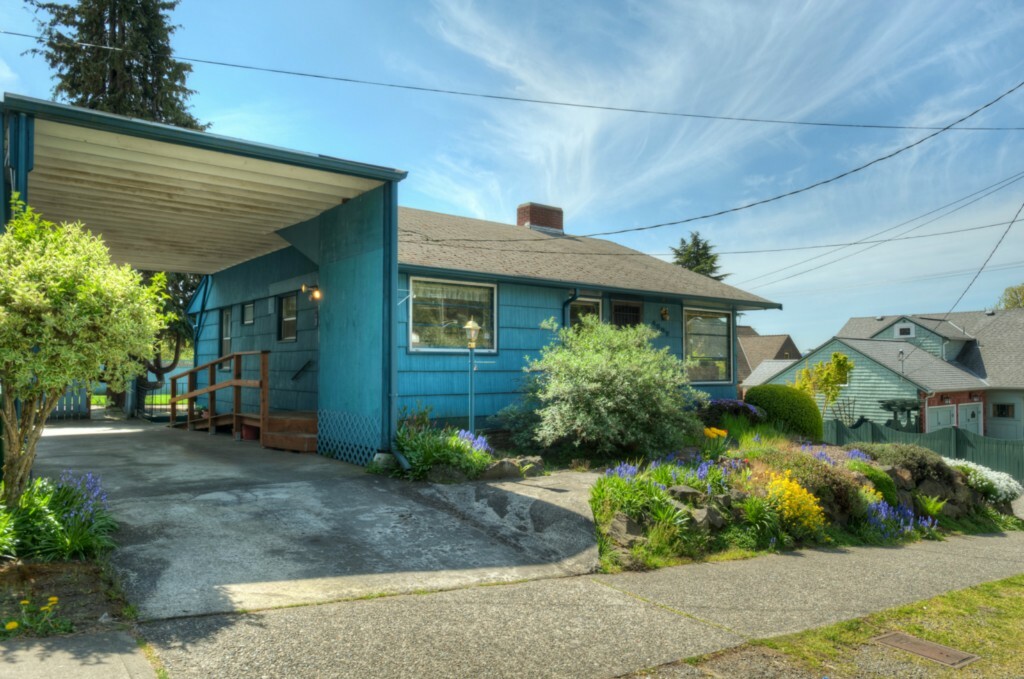 Property Photo:  4607 SW Cloverdale St  WA 98136 