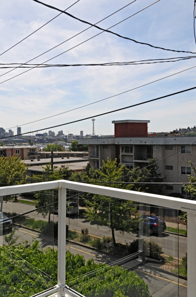 Property Photo:  2028 Eastlake Ave E A  WA 98102 