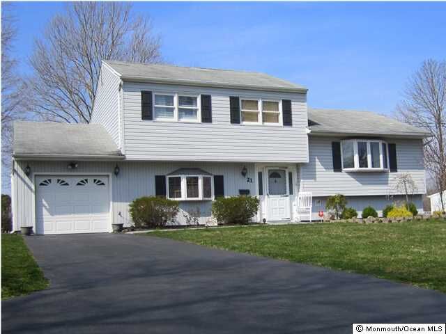 Property Photo:  21 Yorktowne Drive  NJ 07726 