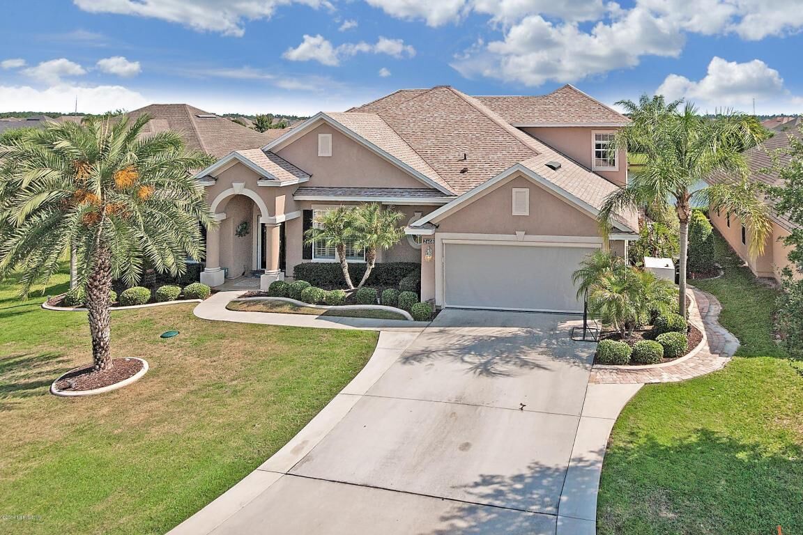 Property Photo: 2408 E Caparina Drive FL 32092