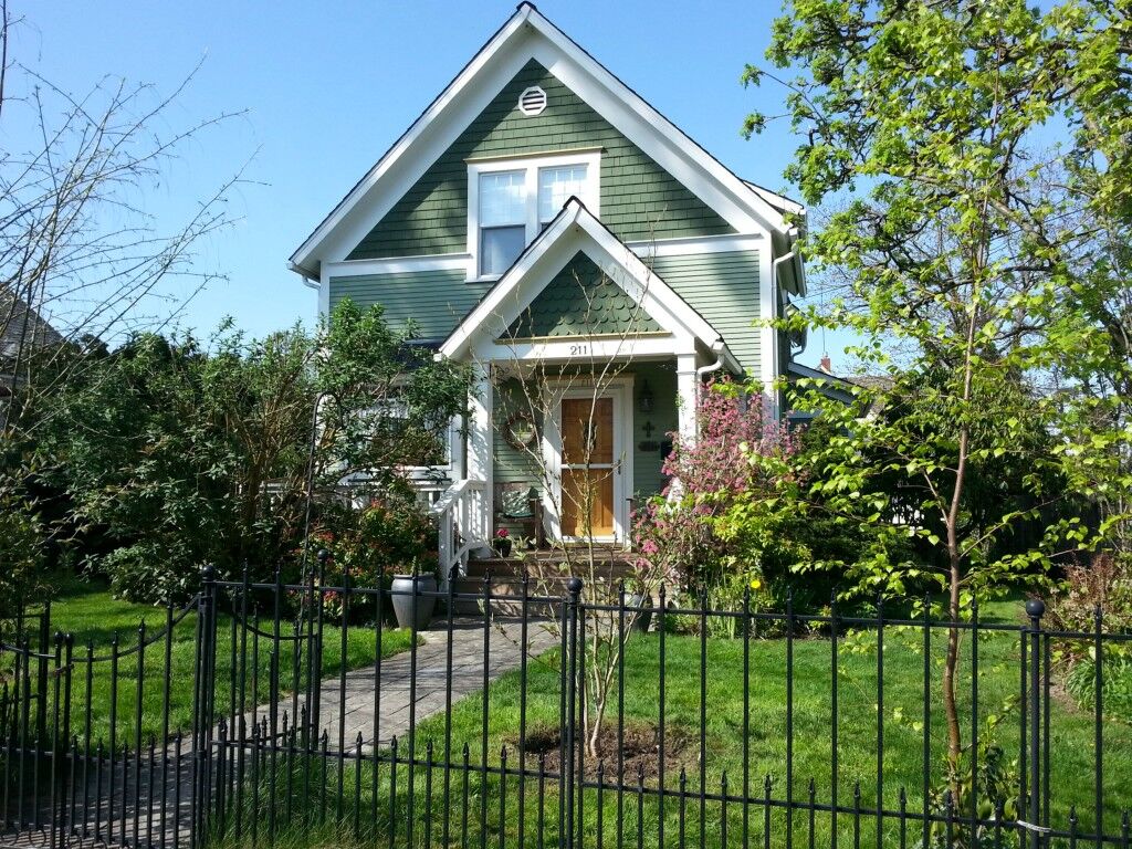 Property Photo:  211 N 6th St  WA 98273 